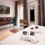 ذا كورنر دومو فندق