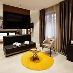 ذا كورنر دومو 4*