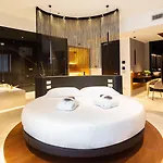 ذا كورنر دومو فندق 4*