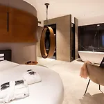 فندق ذا كورنر دومو ميلان